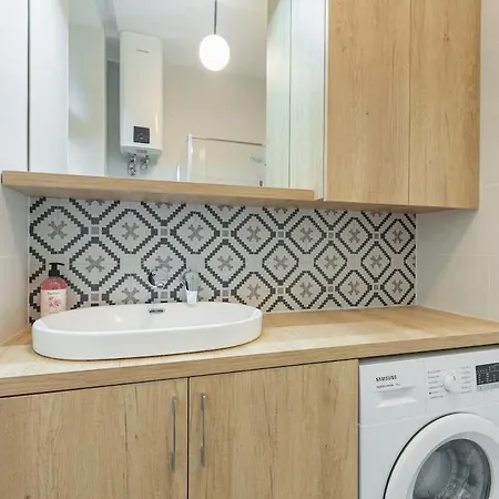 New & Modern In A Perfect Location Apartman *